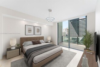 88 SW 7th St in Miami, FL - Building Photo - Building Photo