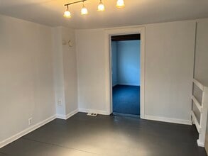 421 Moyer St, Unit F in Philadelphia, PA - Foto de edificio - Building Photo