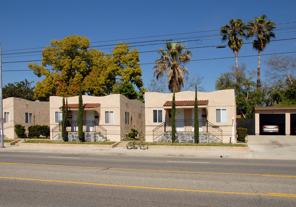 713 W Mission Rd in Alhambra, CA - Foto de edificio