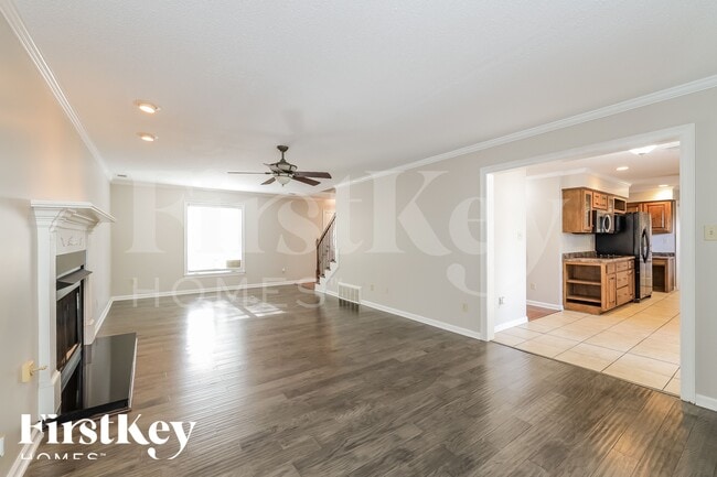 8082 S Regis Pl in Memphis, TN - Foto de edificio - Building Photo