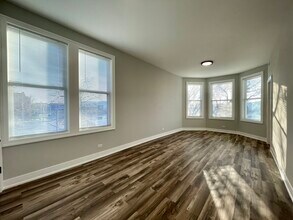 2937 N Ashland Ave, Unit 2 in Chicago, IL - Foto de edificio - Building Photo