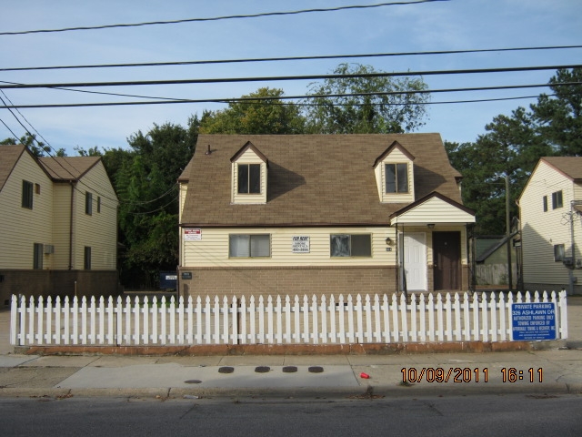 326 Ashlawn Dr in Norfolk, VA - Building Photo - Building Photo