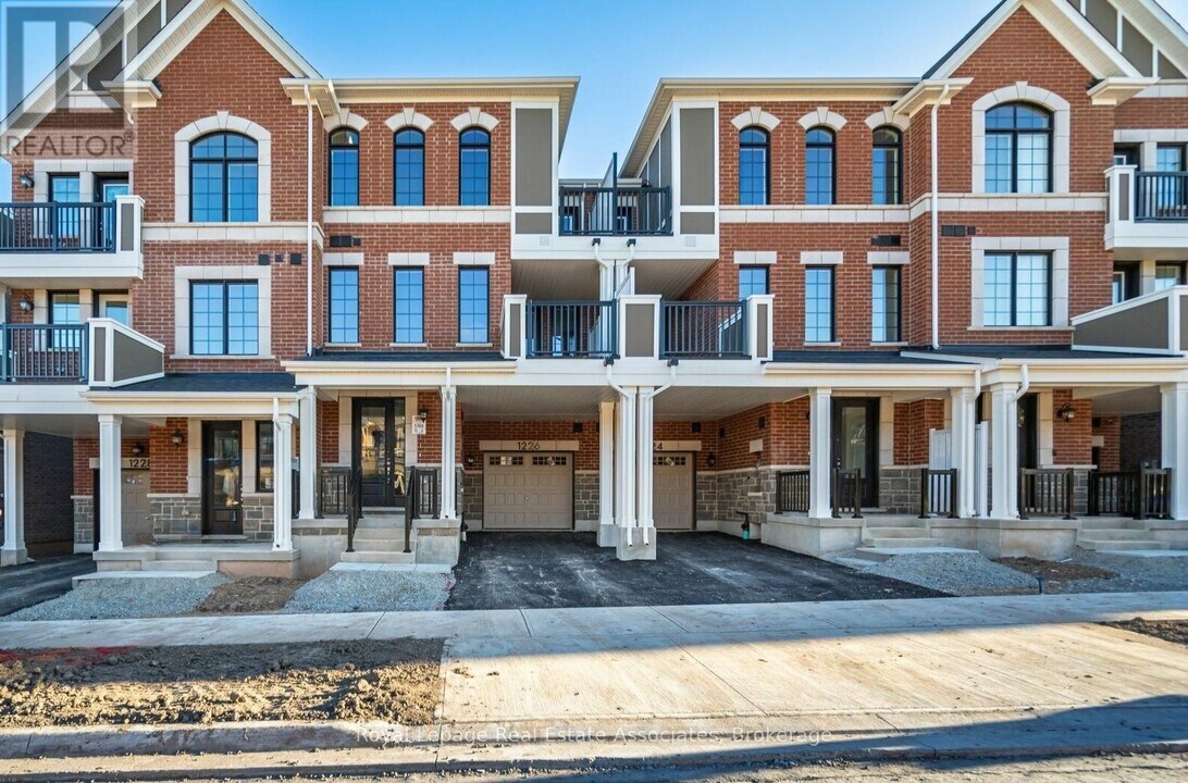 1226 Granary St in Oakville, ON - Building Photo