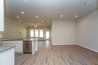 439 Stonebrook Ln in Conroe, TX - Foto de edificio - Building Photo