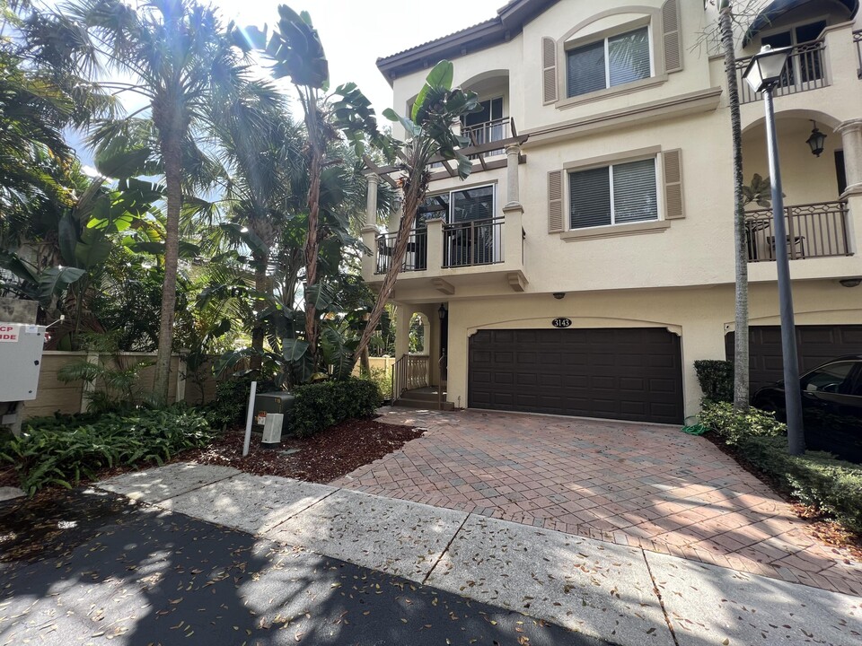 3143 Waterside Cir in Boynton Beach, FL - Foto de edificio