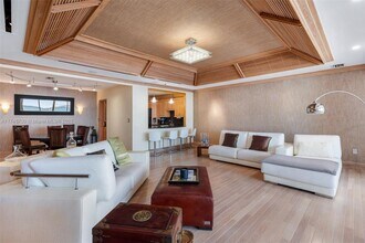 3 Grove Isle Dr in Miami, FL - Building Photo - Building Photo