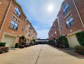 8715 Meadowcroft Dr in Houston, TX - Building Photo - Building Photo
