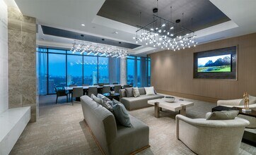 1770 S Post Oak Ln in Houston, TX - Building Photo - Building Photo