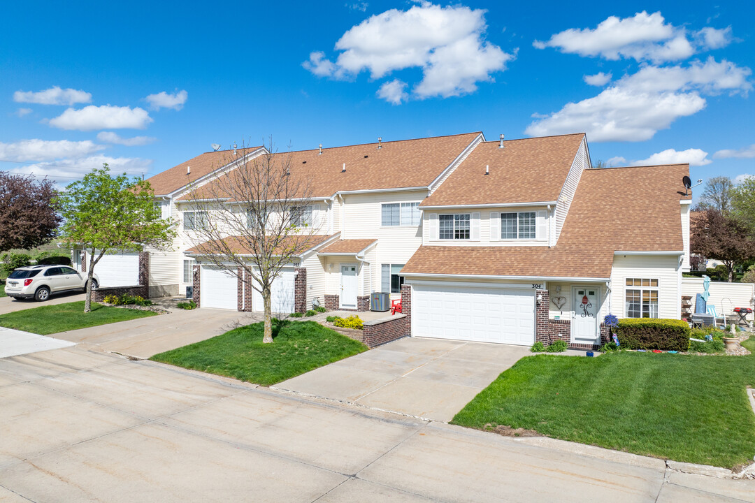 3701 Brook Ridge Ct in Des Moines, IA - Building Photo