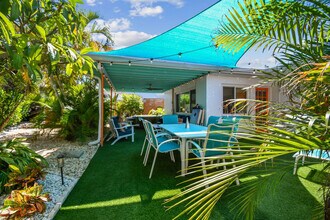 11250 2nd St E in Treasure Island, FL - Foto de edificio - Building Photo