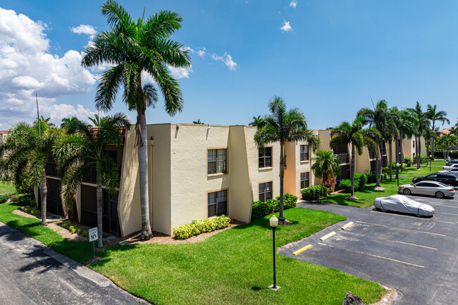 Maple Gardens in Ft. Myers, FL - Building Photo - Building Photo