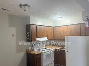 82 Beagle Club Rd in Jumping Branch, WV - Building Photo - Building Photo