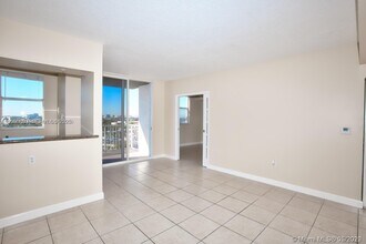 1 Glen Royal Pkwy in Miami, FL - Building Photo - Building Photo