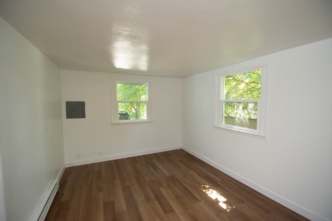 421 W Main St in Williamsburg, OH - Building Photo - Building Photo