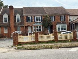 658 Lord Dunmore Dr, Unit 707 Leftwich St, Mount Vernon, TX 75457 in Virginia Beach, VA - Building Photo