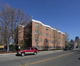 Seasons of Hartford in Hartford, CT - Building Photo - Building Photo