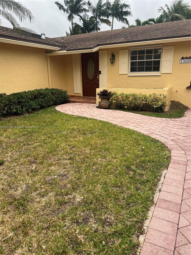 13220 SW 86th Ln in Miami, FL - Building Photo - Building Photo