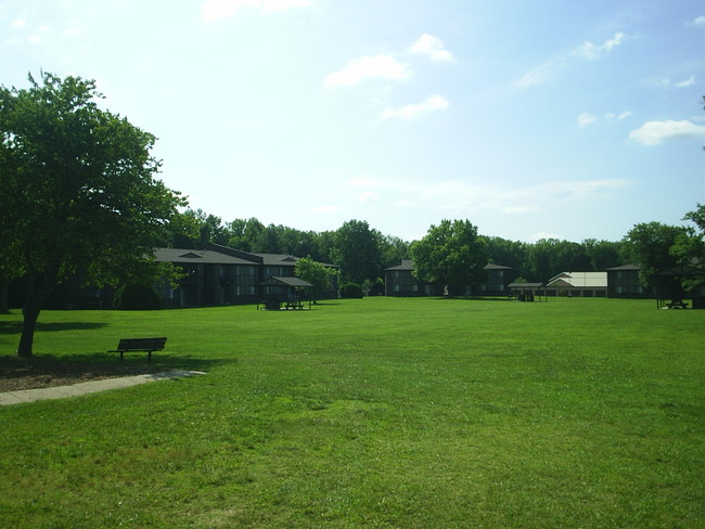 Continental Apartments in Tullahoma, TN - Building Photo - Building Photo