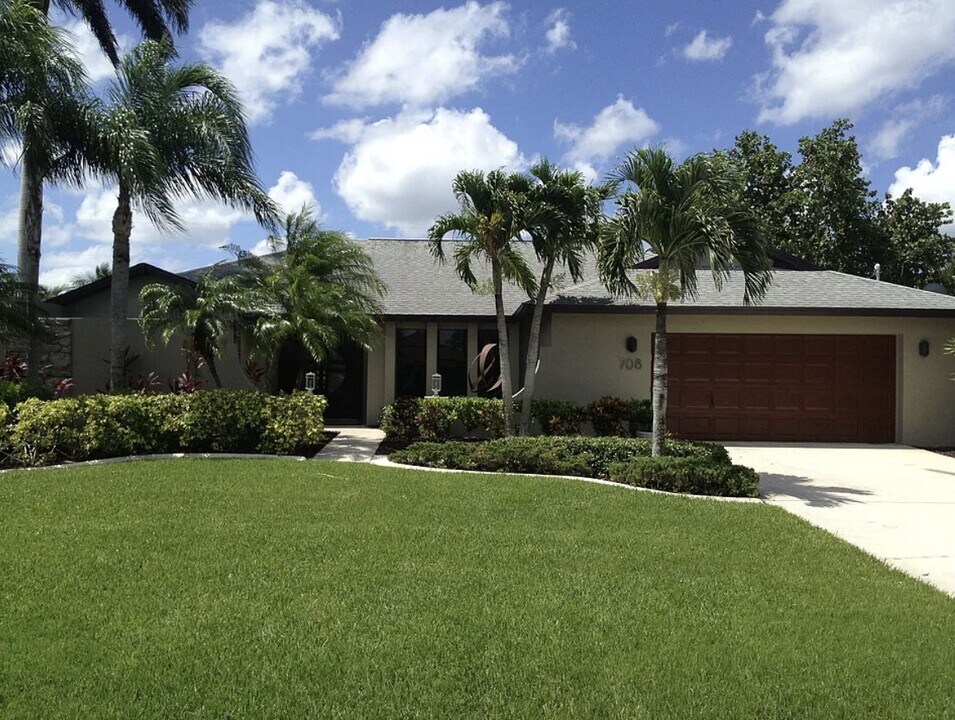 708 El Dorado Pkwy W in Cape Coral, FL - Building Photo