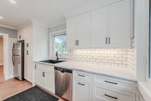 5 Cadillac Dr in Guelph, ON - Building Photo