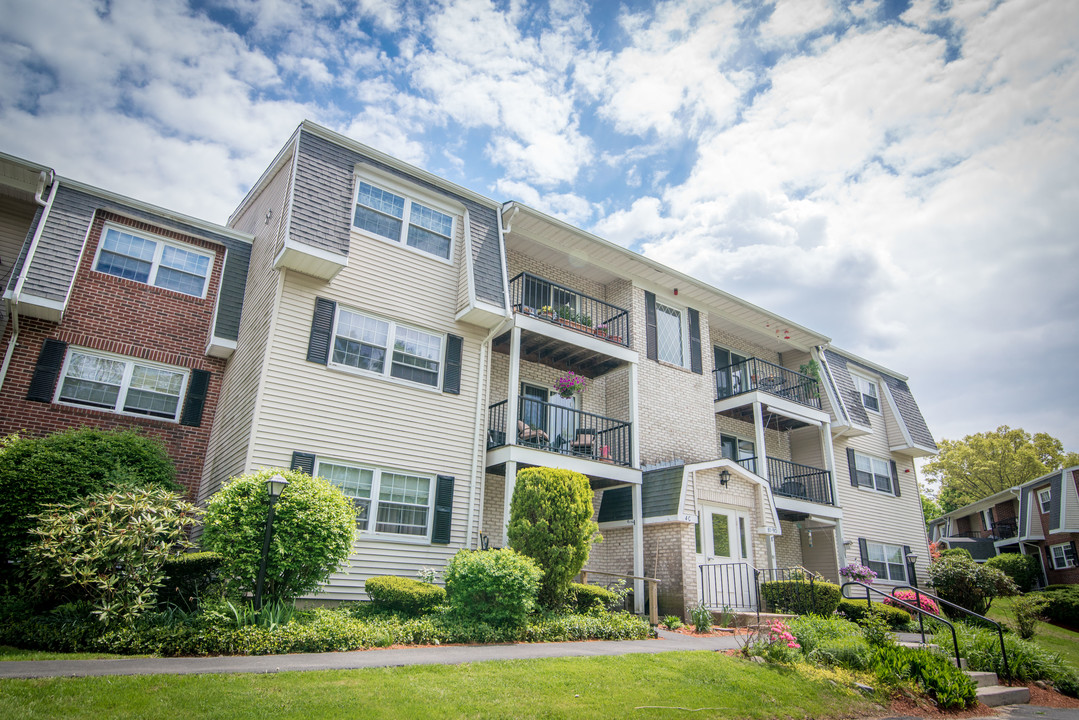 Westwood Glen Commons in Westwood, MA - Foto de edificio