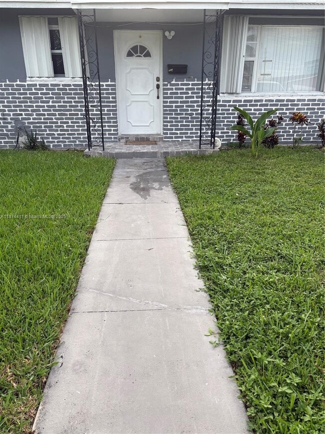 20520 NW 2nd Ct in Miami, FL - Building Photo - Building Photo