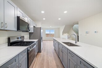 2463 Bella Dr in Pingree Grove, IL - Building Photo - Building Photo