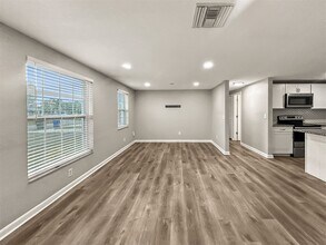 306 Flamingo Dr in Apollo Beach, FL - Building Photo - Building Photo