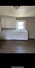 14 Oak St, Unit Apt 2 in Waterville, ME - Foto de edificio - Building Photo