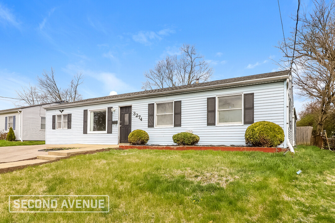 3274 Ainsworth Dr in Cincinnati, OH - Building Photo