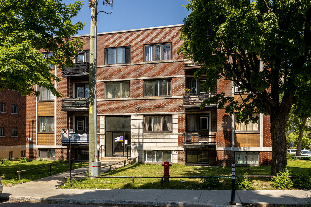 3955 Dupuis Av in Montréal, QC - Building Photo