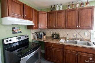 710 Emmet St in Ypsilanti, MI - Building Photo - Building Photo