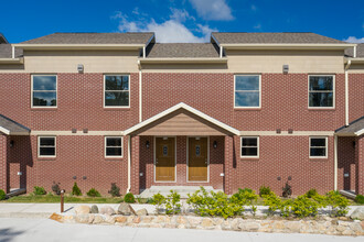 The Townhomes on 44th in Kentwood, MI - Building Photo - Building Photo