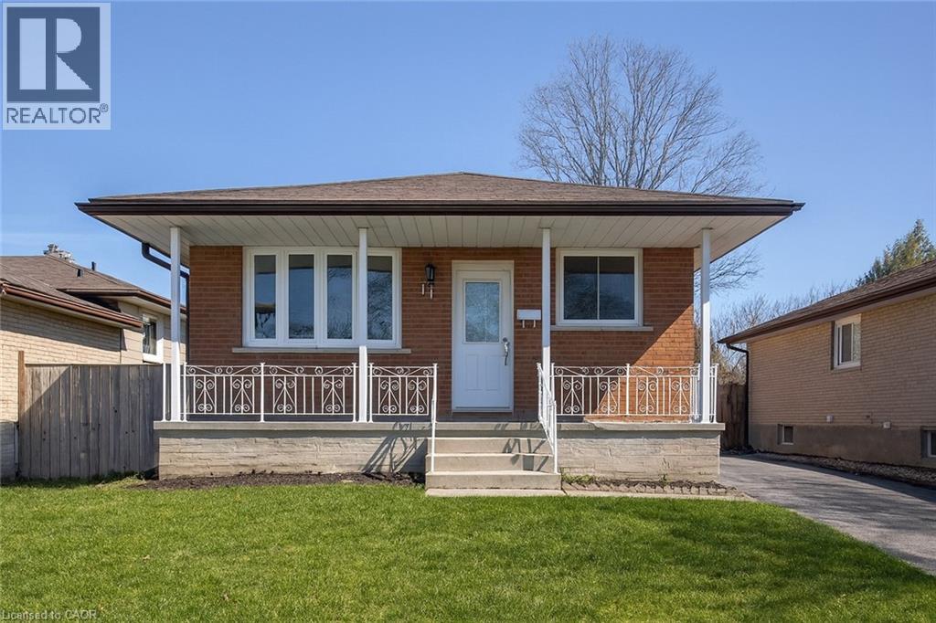 14 Grenadier Rd in Cambridge, ON - Building Photo