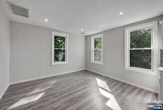 53 Davis Dr in Bergenfield, NJ - Building Photo - Building Photo