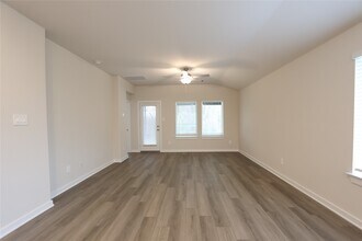 6686 Lahna Oak Dr in Conroe, TX - Building Photo - Building Photo