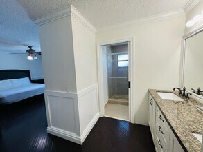 2924 NW 69th Ct in Fort Lauderdale, FL - Building Photo - Building Photo