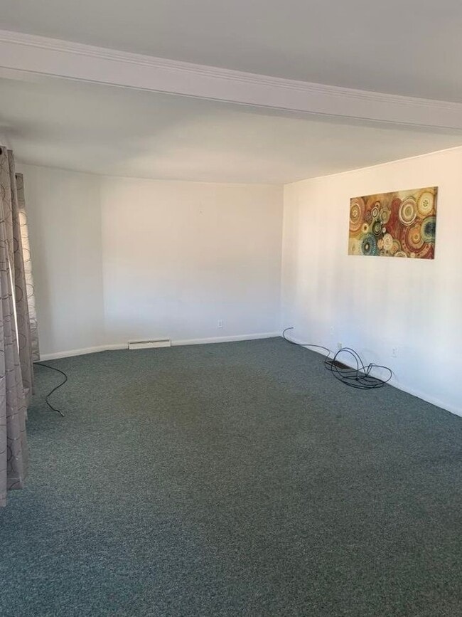 148 Elm St, Unit 3. Main 3 bed photo'