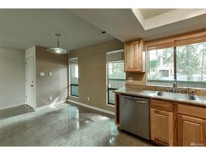 10819 NE 37th Pl-Unit -#109 in Bellevue, WA - Building Photo - Building Photo