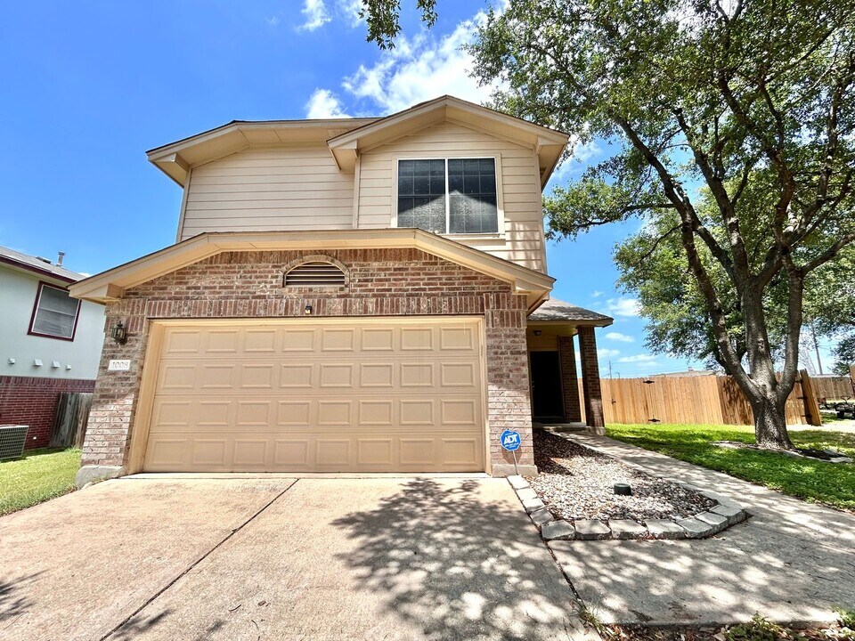 1008 Betty Baker Cove in Pflugerville, TX - Building Photo