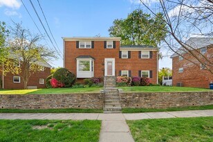 9836 Belhaven Rd in Bethesda, MD - Building Photo