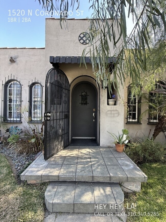 1520 N Coronado St in Los Angeles, CA - Building Photo - Building Photo