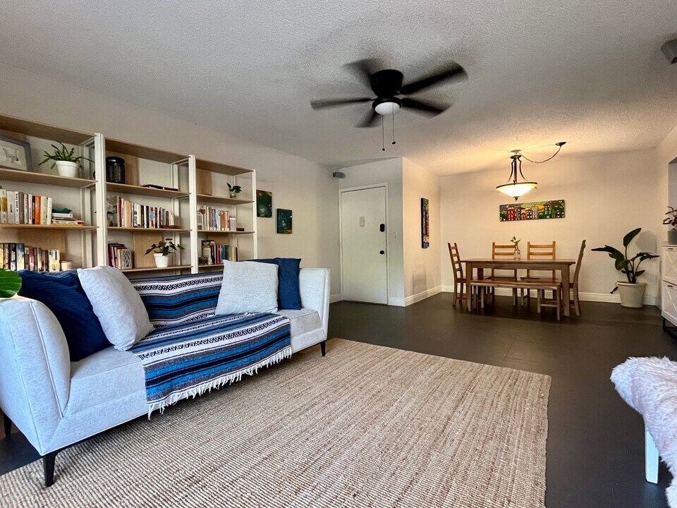 13720 SW 90th Ave, Unit Heather Walk in Miami, FL - Building Photo