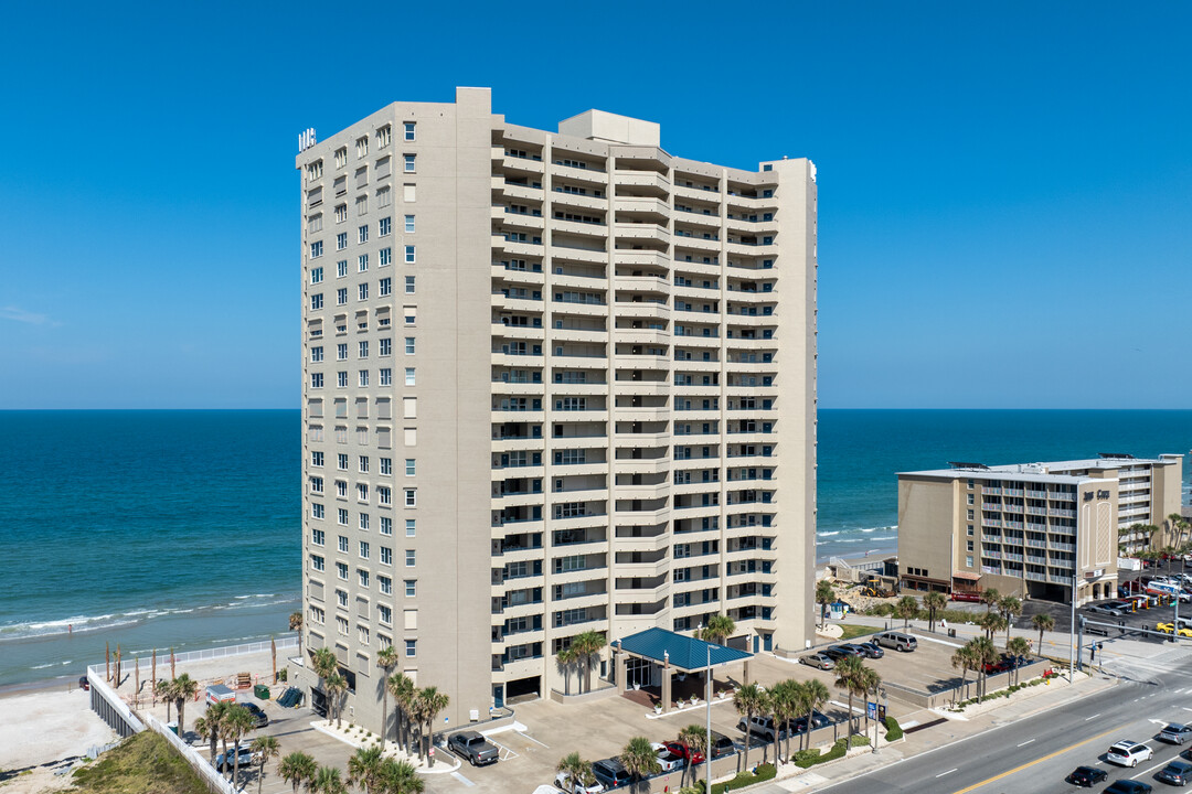 Towers Ten Condominium in Daytona Beach Shores, FL - Building Photo