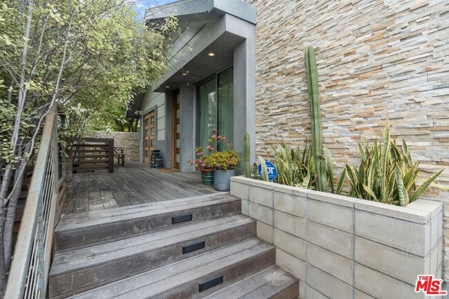 678 Broadway St in Los Angeles, CA - Building Photo - Building Photo