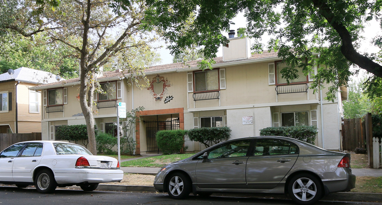 1814 V St in Sacramento, CA - Foto de edificio