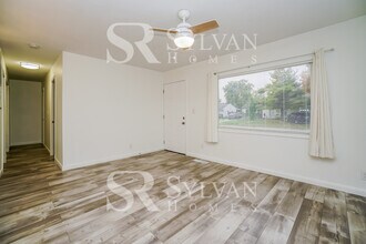 2756 Dolby Dr in Columbus, OH - Foto de edificio - Building Photo