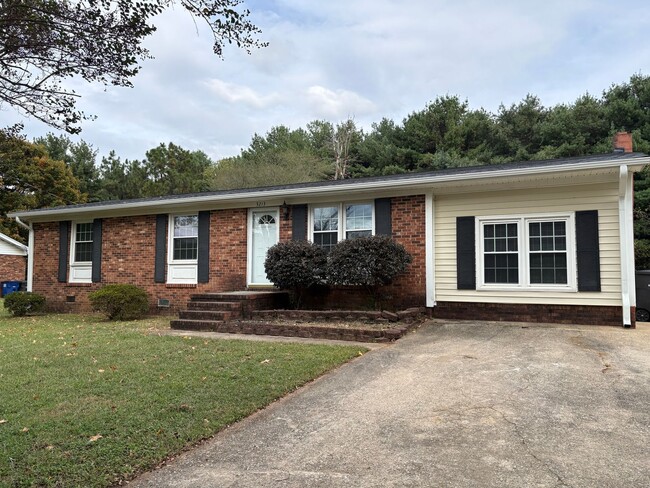 property at 3213 Meadow Ln