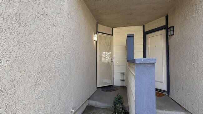 831 Carlton Privado in Ontario, CA - Building Photo - Building Photo