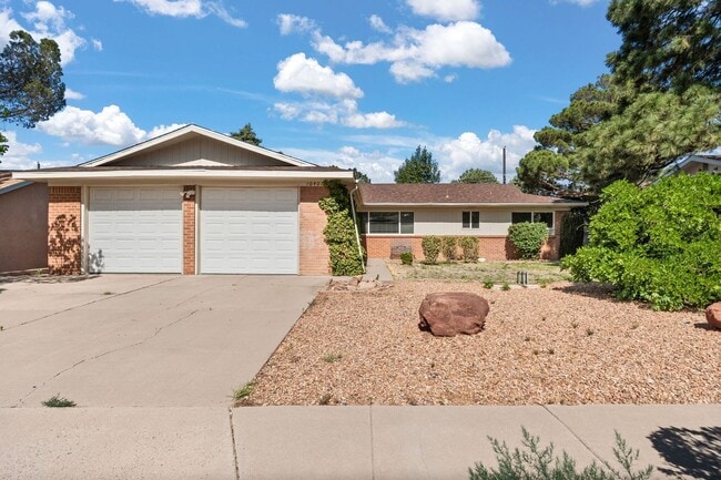 property at 10407 Sierra Bonita Ave NE